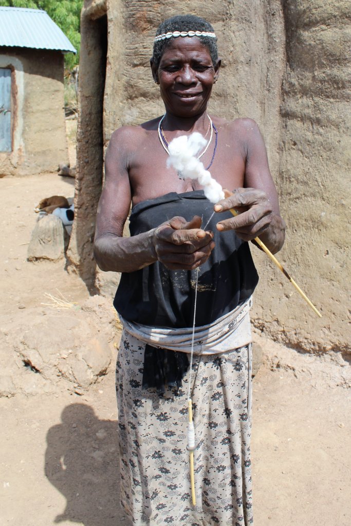 This picture shows a somba woman spinning cotton by hand